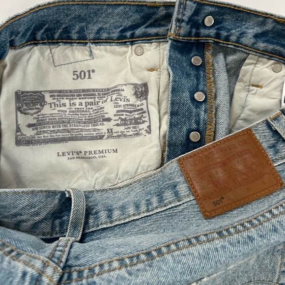 Levi's 501 Women's Blue Denim Shorts - Picture 5 of 10